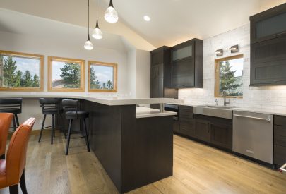 Bridgewood, Maple, Black Team, Deep Shaker with Slab Drawers