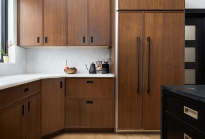 Perimeter: Bridgewood, Walnut, Carmel, Cologne Island: Bridgewood, Maple, Tricorn Black, Cologne