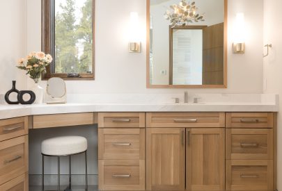 Bridgewood, Bespoke White Oak, Natural with Light Wash, Mission
