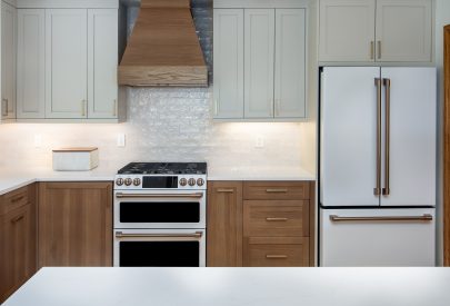 Bridgewood, Bespoke White Oak, Mission, Cashmere; Uppers, Painted Maple, Mission, Accessible Beige