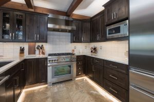 Knotty Alder kitchen cabinetry in Koala stain by Bridgewood Cabinetry